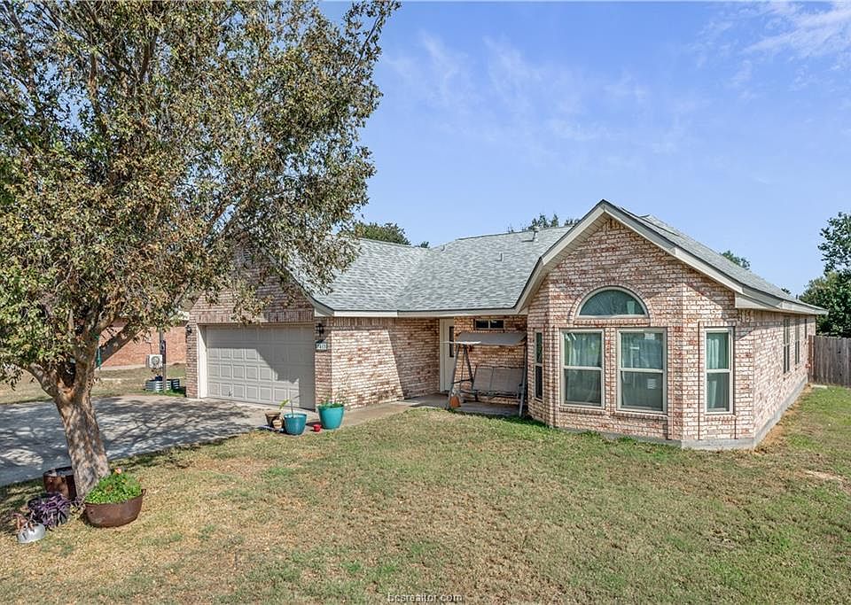 1st image of 3413 Oak Hollow Dr