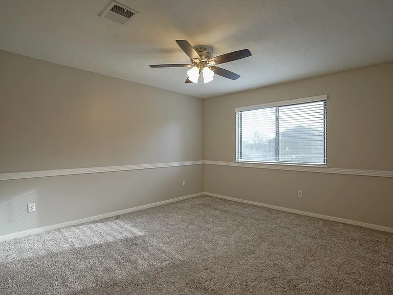 2108 Lakeway Dr — Photo 43