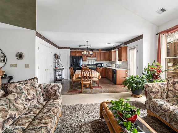 3rd image of 1105 Canyon Ct