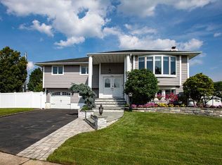 1 Ensign Dr, Massapequa, NY 11758