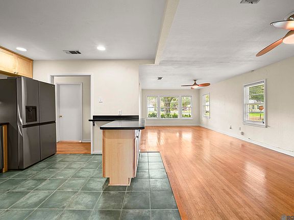 4th image of 456 Centenary Dr