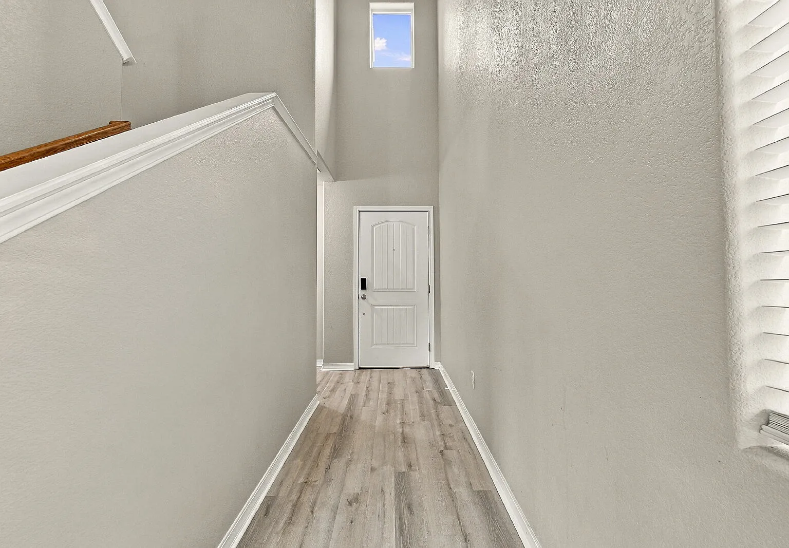 3 bed, 2.0 bath, 1736 sqft, $3,100 — Photo 4