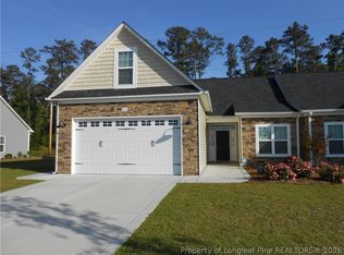 210 Oak Pointe Cir, Lumberton, NC 28358