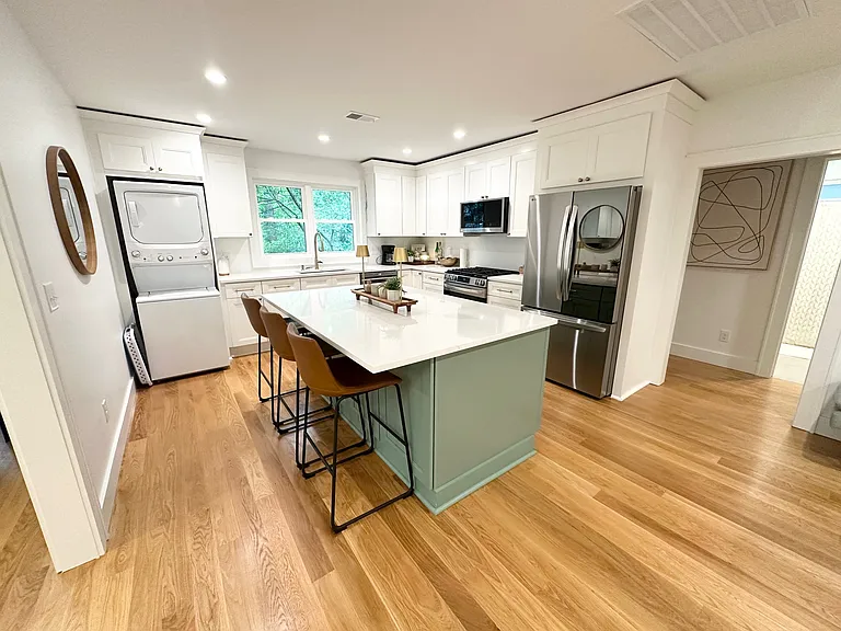 413 E Erie Ave — Photo 11