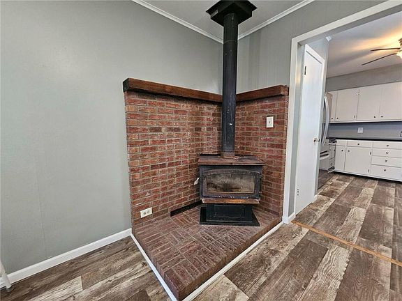4th image of 112 W Walnut St