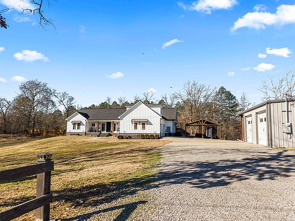 4th image of 124 Holly Farm Ln
