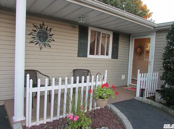2nd image of 5 Lehigh Ln