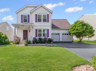 472 W Savoy Dr, Round Lake, IL 60073