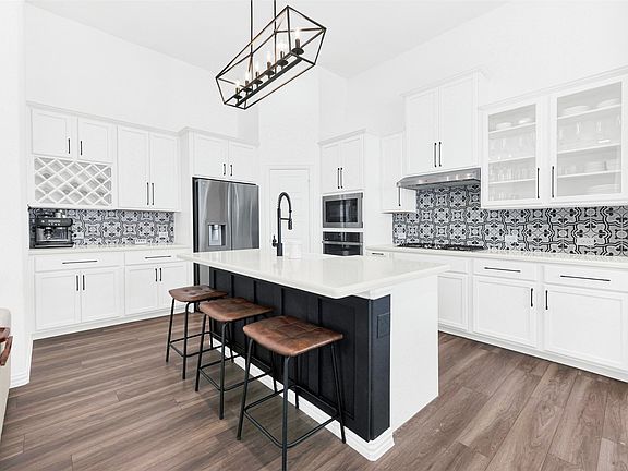 2nd image of 720 Skyview Ct