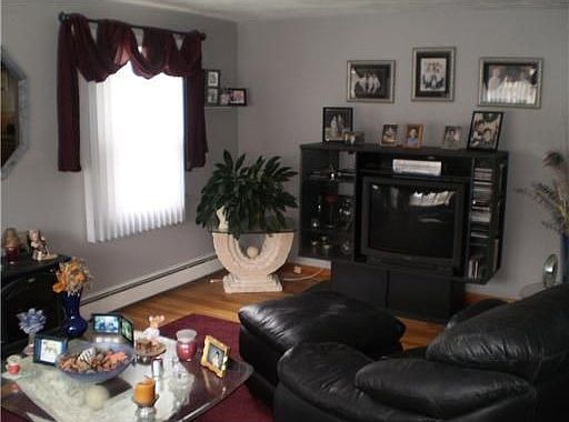 3rd image of 23 Florence St