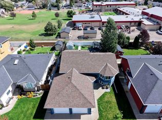 6019 Park Pl, Taber, AB T1G1E9