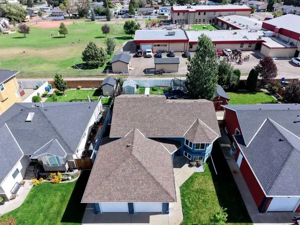 6019 Park Pl, Taber, AB T1G 1E9