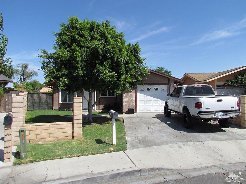 1st image of 84510 Calle Leon