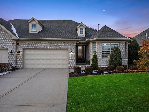 3rd image of 628 Woodglen Ct