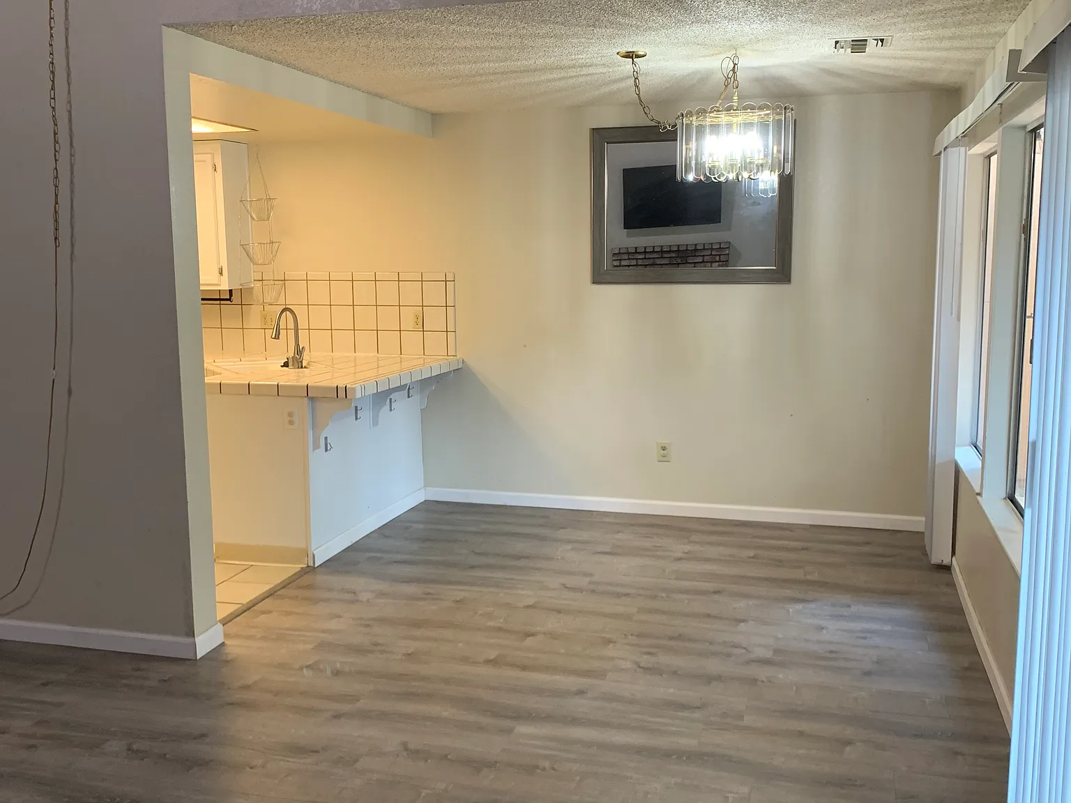 3 bed, 1607 sqft, $2,200 — Photo 4