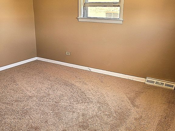 5th image of 7723 Leclaire Ave
