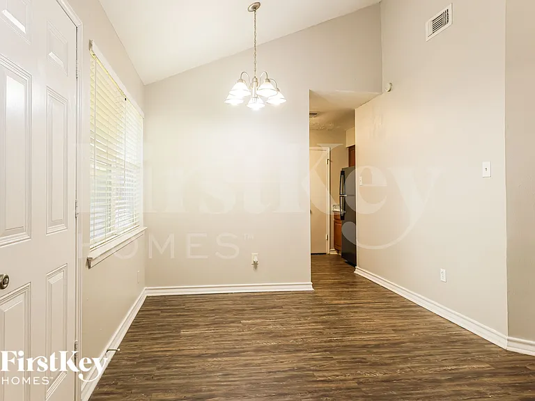 20327 Bridgedale Ln — Photo 7