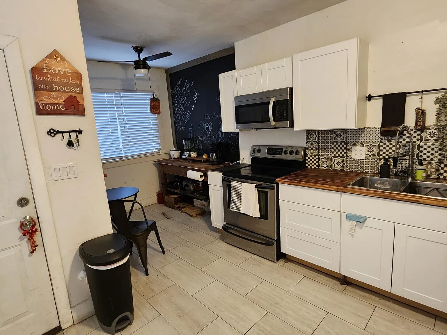 4 bed, 1741 sqft, $2,100 — Photo 2
