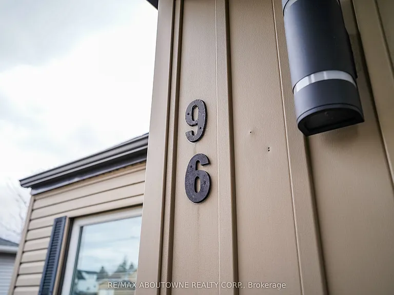 96 Mohawk Rd E — Photo 4