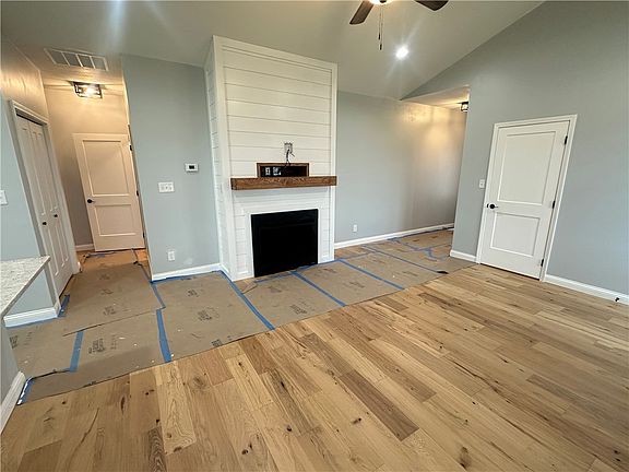 3rd image of 1105 Meadow Brook Ct