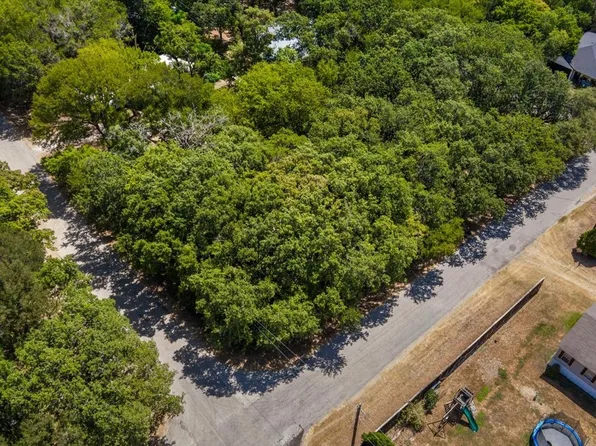 2817 & 2819 Sycamore Ct, Granbury, TX 76048
