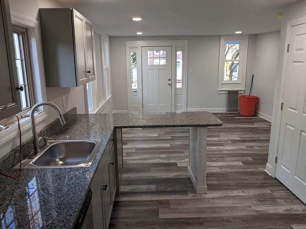 3 bed, 980 sqft, $2,250 — Photo 3