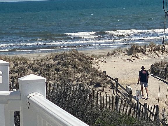 3rd image of 15 54th St W #Sea