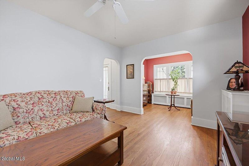 5th image of 51 Edgecomb Street