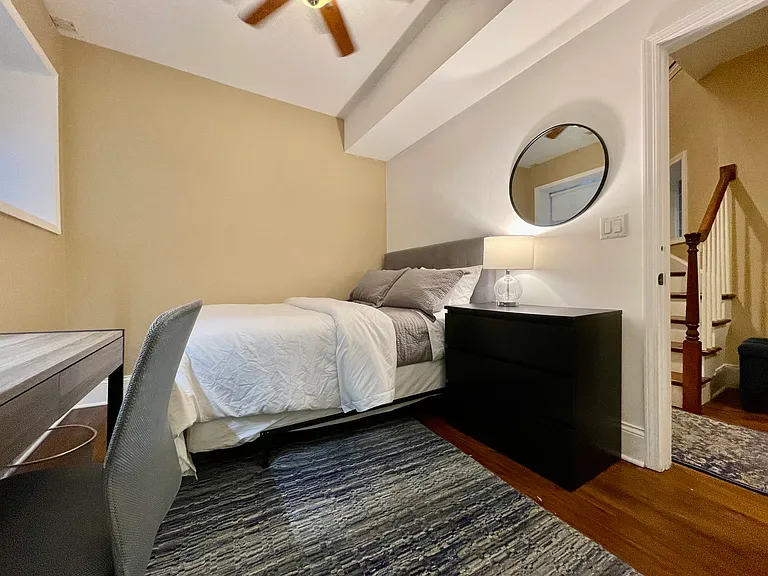 1506 W Polk St #1ZR — Photo 14