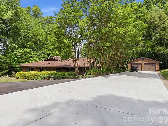 9th image of 855 Edmiston Rd