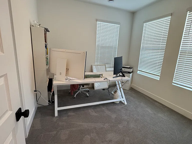 Office/Bedroom (1st floor)