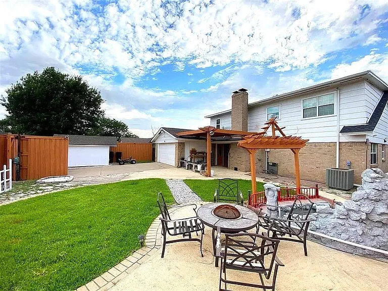 1316 Dunbarton Dr — Photo 11