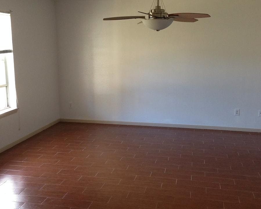 1st image of 903 Autumn Cir APT A