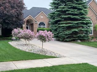 408 Sunset Blvd, Oxford, MI 48371