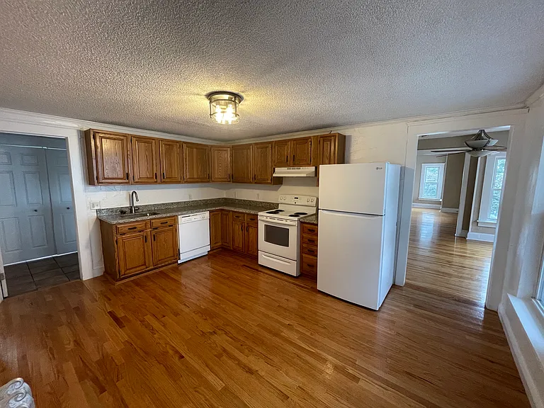 252 Methuen St #B — Photo 13