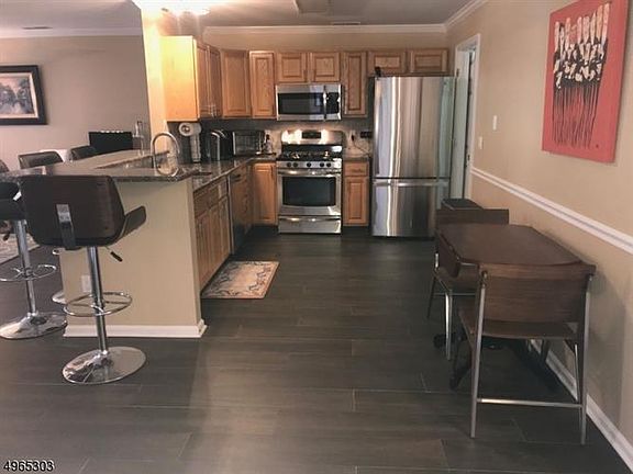 3rd image of 30 Harker Hill Dr #1005