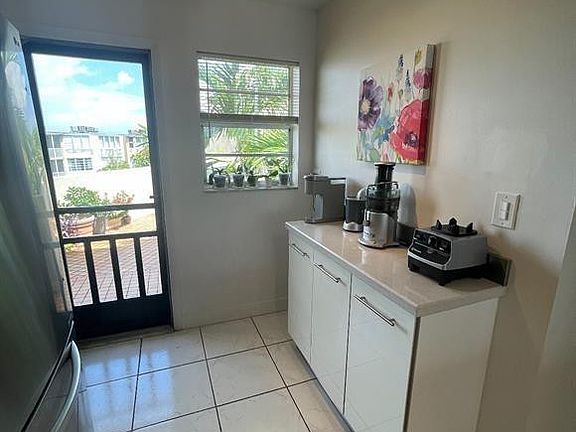 3rd image of 1670 NE 191st Street #401