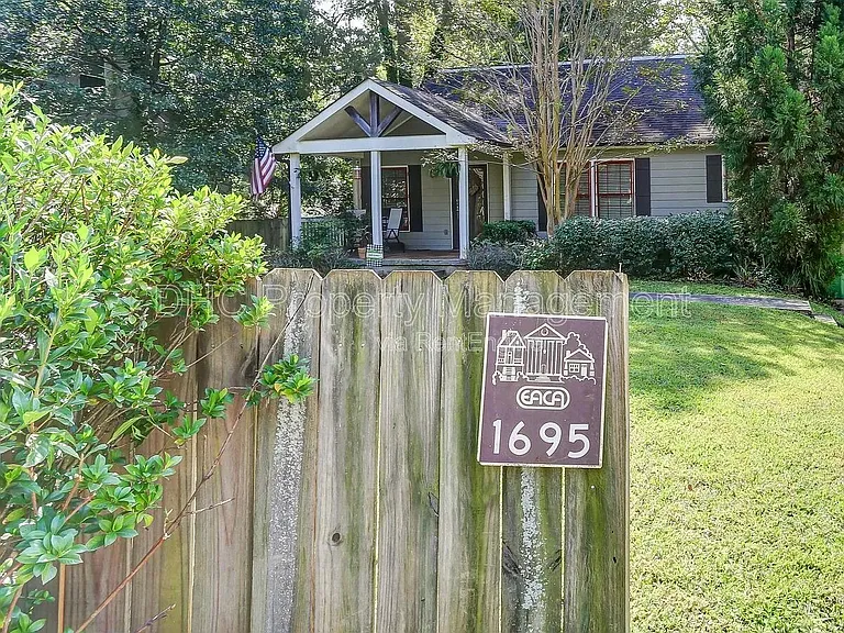 1695 Van Epps St SE — Photo 3