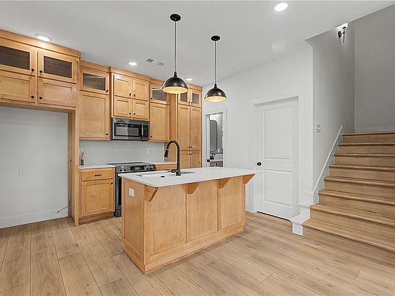 4th image of 576 S Willow Ave #1-2
