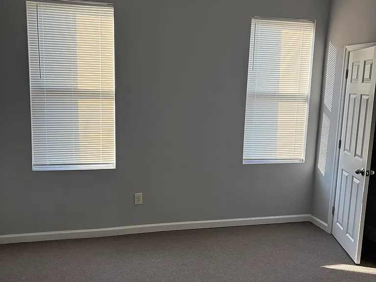 1322 W Victoria St — Photo 9