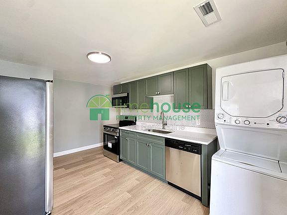 4th image of 1020 E Chester St #B