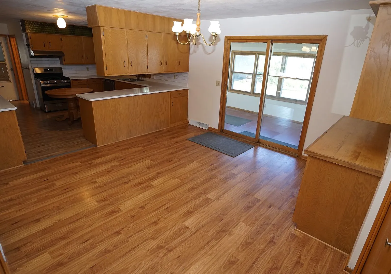 Spacious East Side 4 Bedroom Home with a $500 Move-In Credit! — Photo 3