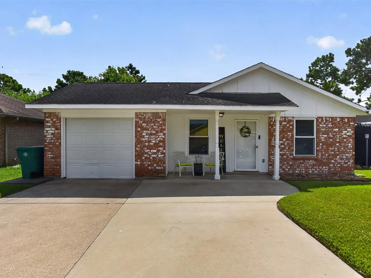 3 bed, 1.0 bath, 1057 sqft, $1,830 — Photo 1