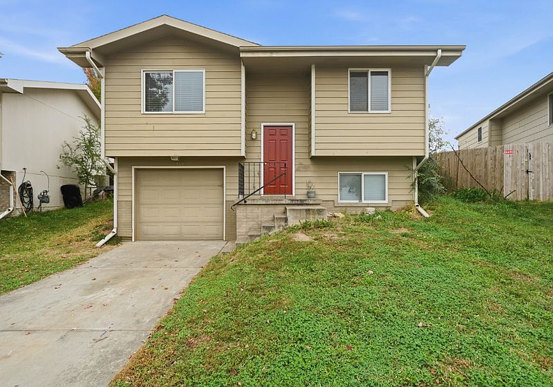 1st image of 1907 W Apricot Ln
