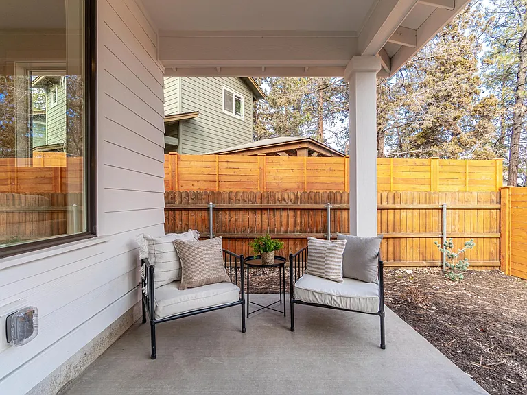 61662 SW Woodriver Dr — Photo 6
