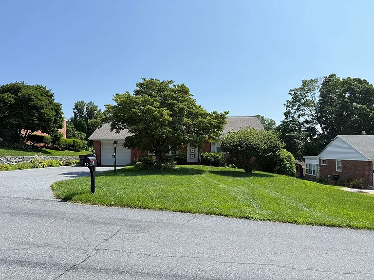 45 Highland Dr — Photo 2