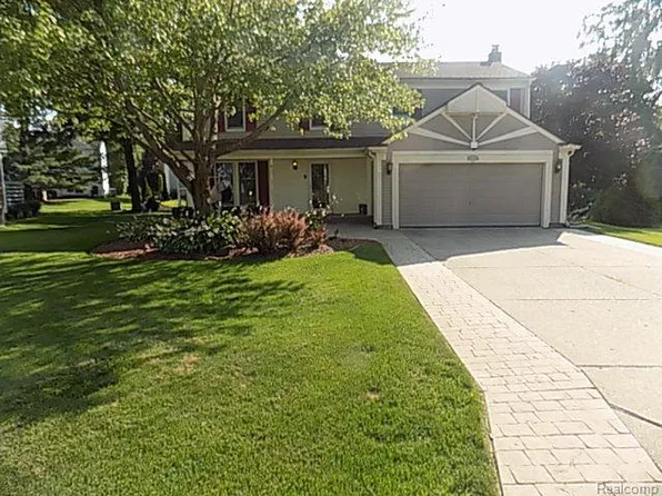 2670 Wellview Ct, Lake Orion, MI 48360