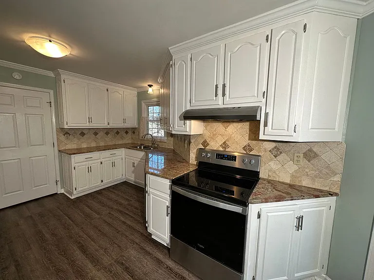 141 Victoria Dr — Photo 7