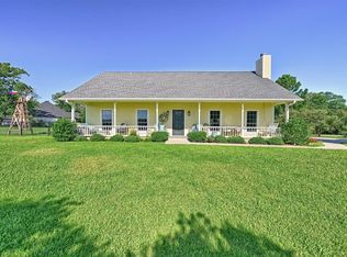 122 Comanche Dr, Lake Kiowa, TX 76240
