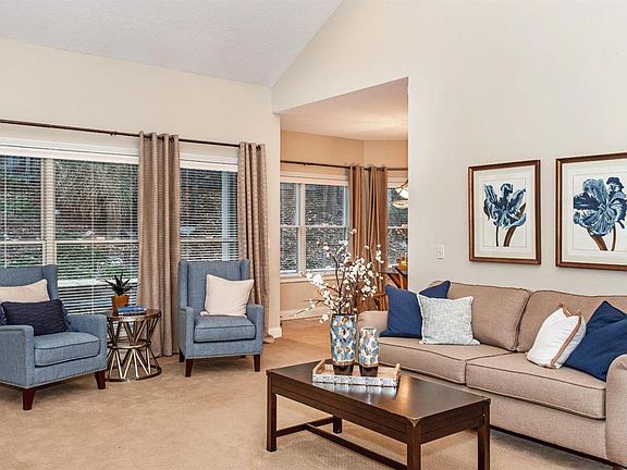 3rd image of 336 Ashley Ln